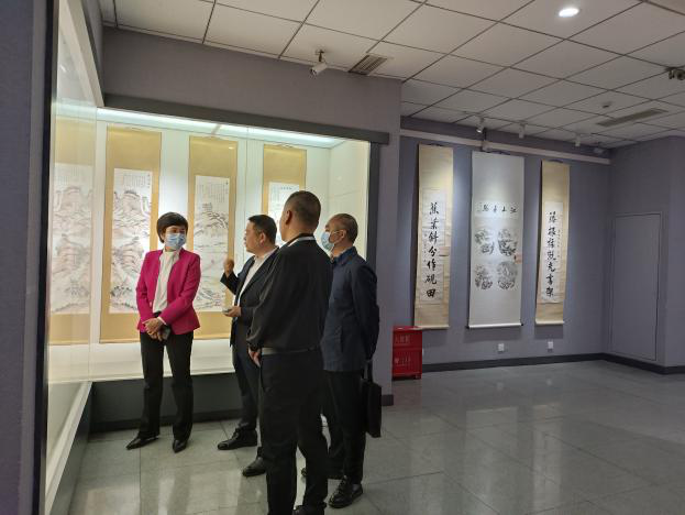 何苹副市长一行到德阳市博物馆调研(图3) 何苹副市长一行到德阳市博物馆调研(图3)