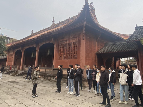 川大师生参观德阳文庙 感受儒家文化魅力(图2) 川大师生参观德阳文庙 感受儒家文化魅力(图2)