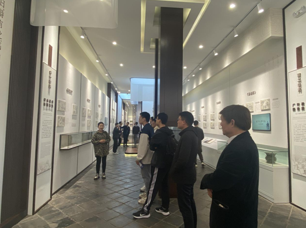 川大师生参观德阳文庙 感受儒家文化魅力(图3) 川大师生参观德阳文庙 感受儒家文化魅力(图3)