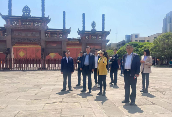 尼山世界儒学中心联合研究生院一行到德阳市博物馆调研(图2) 尼山世界儒学中心联合研究生院一行到德阳市博物馆调研(图2)