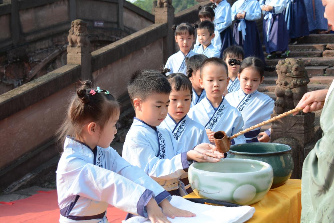 德阳市博物馆举行癸卯年什邡蒙思幼儿园“蒙童开慧智 明德蕴哲思”结业典礼(图3) 德阳市博物馆举行癸卯年什邡蒙思幼儿园“蒙童开慧智 明德蕴哲思”结业典礼(图3)