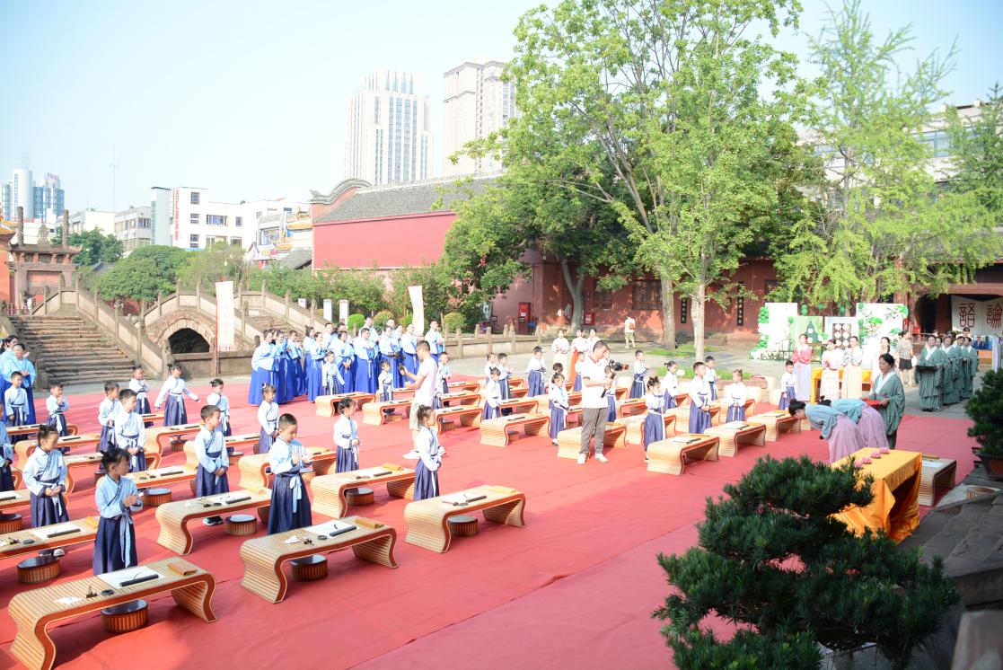 德阳市博物馆举行癸卯年什邡蒙思幼儿园“蒙童开慧智 明德蕴哲思”结业典礼(图2) 德阳市博物馆举行癸卯年什邡蒙思幼儿园“蒙童开慧智 明德蕴哲思”结业典礼(图2)