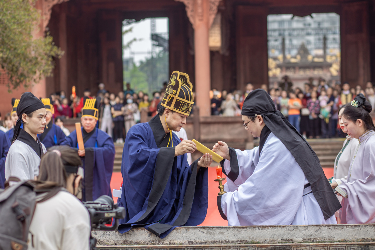 2023年德阳文庙祭孔大典 传承千年传统文化(图7) 2023年德阳文庙祭孔大典 传承千年传统文化(图7)