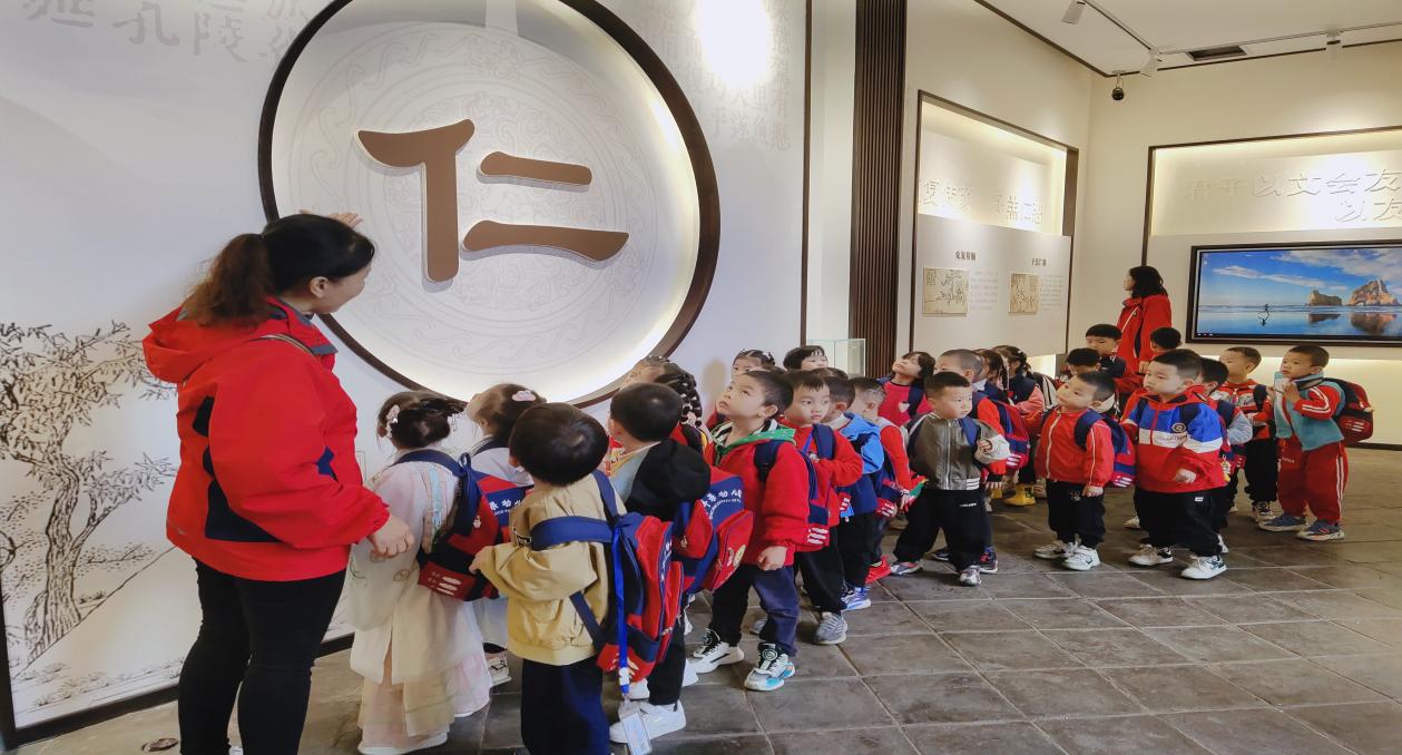 市博物馆开展“少儿走进文庙 传承有礼文化”活动(图5) 市博物馆开展“少儿走进文庙 传承有礼文化”活动(图5)