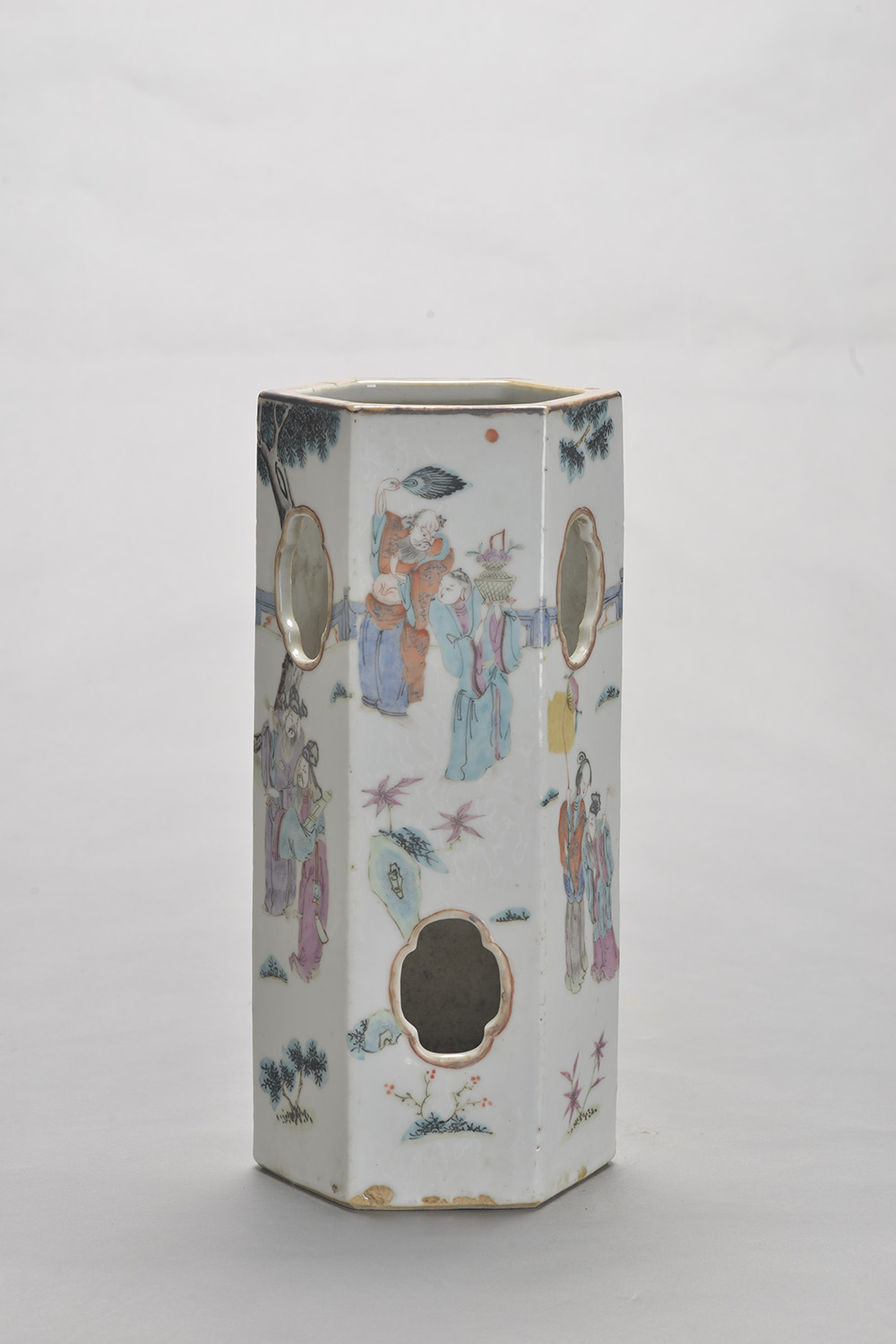 清六方形开窗人物瓷帽筒