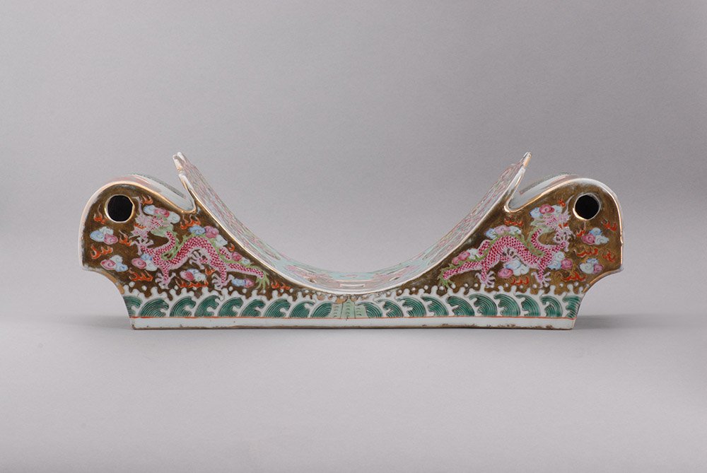 清团花婴戏彩瓷枕