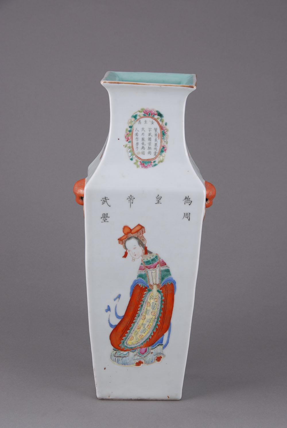 清四方形人物瓷瓶