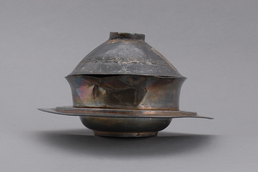 宋沈氏行粧带托银茶杯