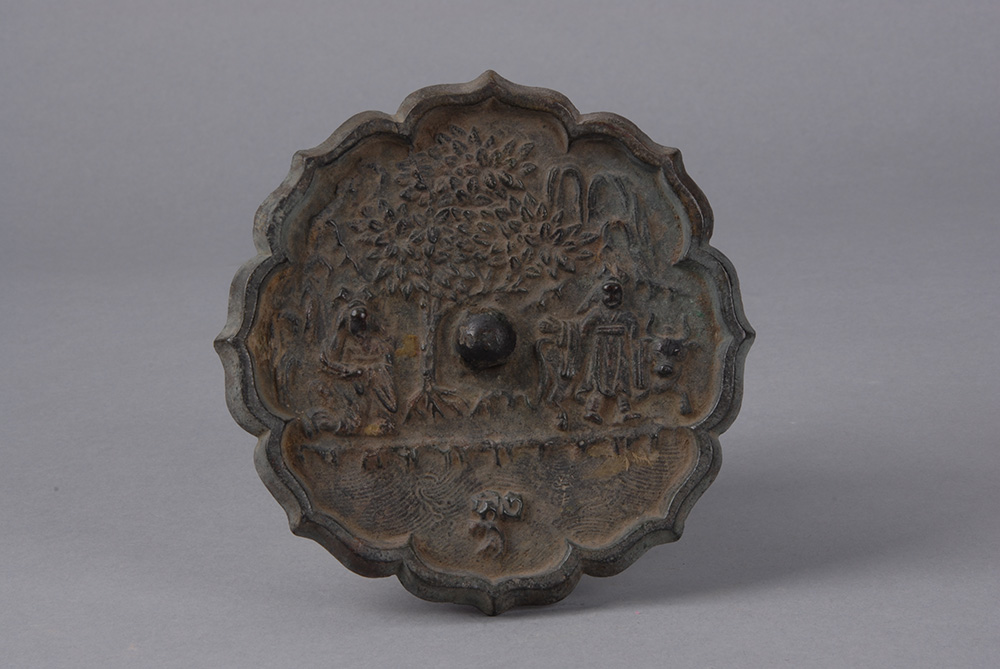 宋宁戚饭牛八瓣菱花形铜镜