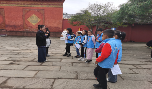 德阳市博物馆开展2024年德阳文庙“小小讲解员”志愿服务活动(图2) 德阳市博物馆开展2024年德阳文庙“小小讲解员”志愿服务活动(图2)