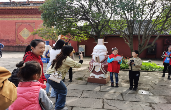 德阳市博物馆开展2024年德阳文庙“小小讲解员”志愿服务活动(图3) 德阳市博物馆开展2024年德阳文庙“小小讲解员”志愿服务活动(图3)