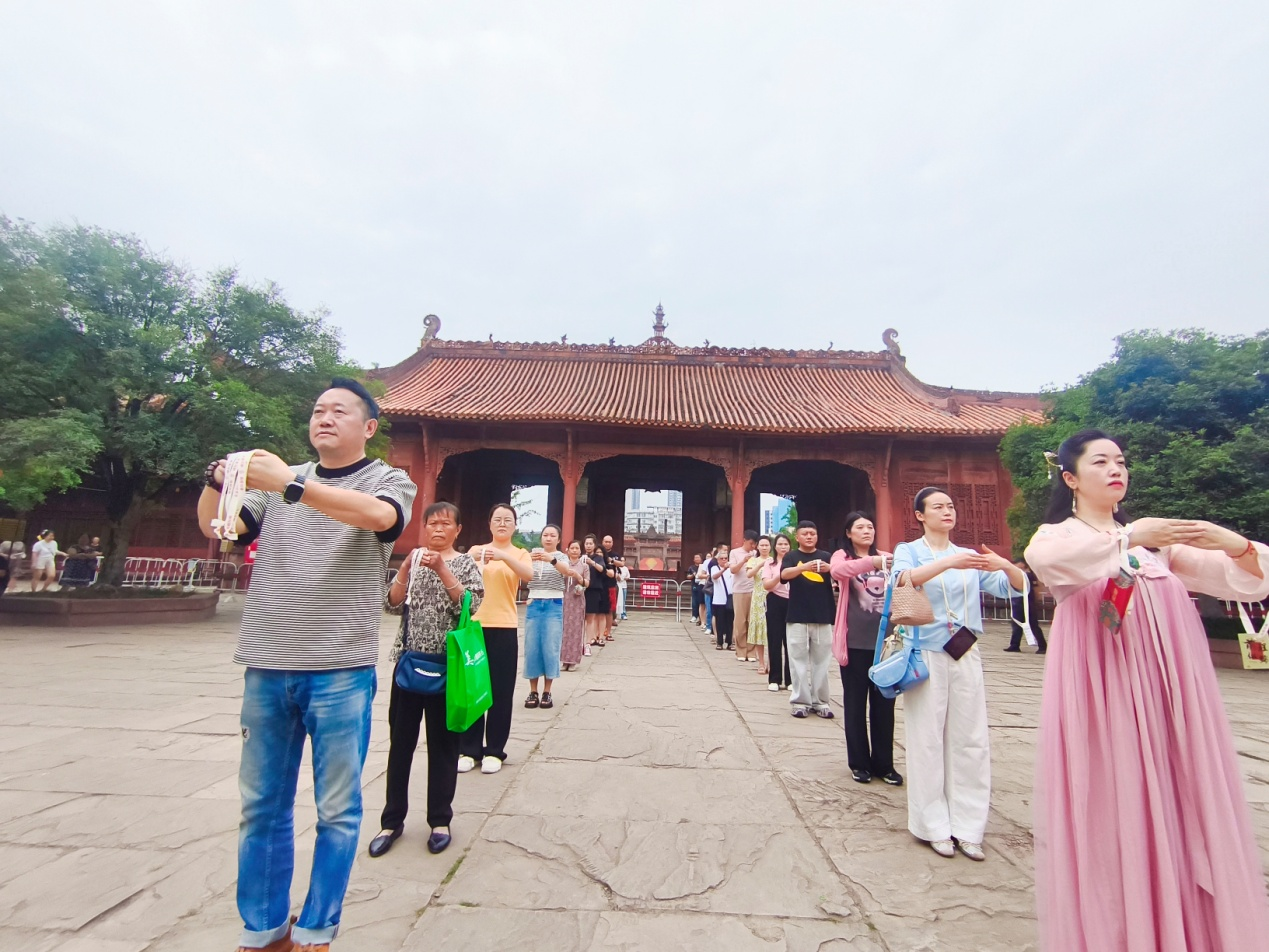 德阳文庙成功举办“魁星点斗·文庙祈福”传统考前祈福盛典(图9) 德阳文庙成功举办“魁星点斗·文庙祈福”传统考前祈福盛典(图9)