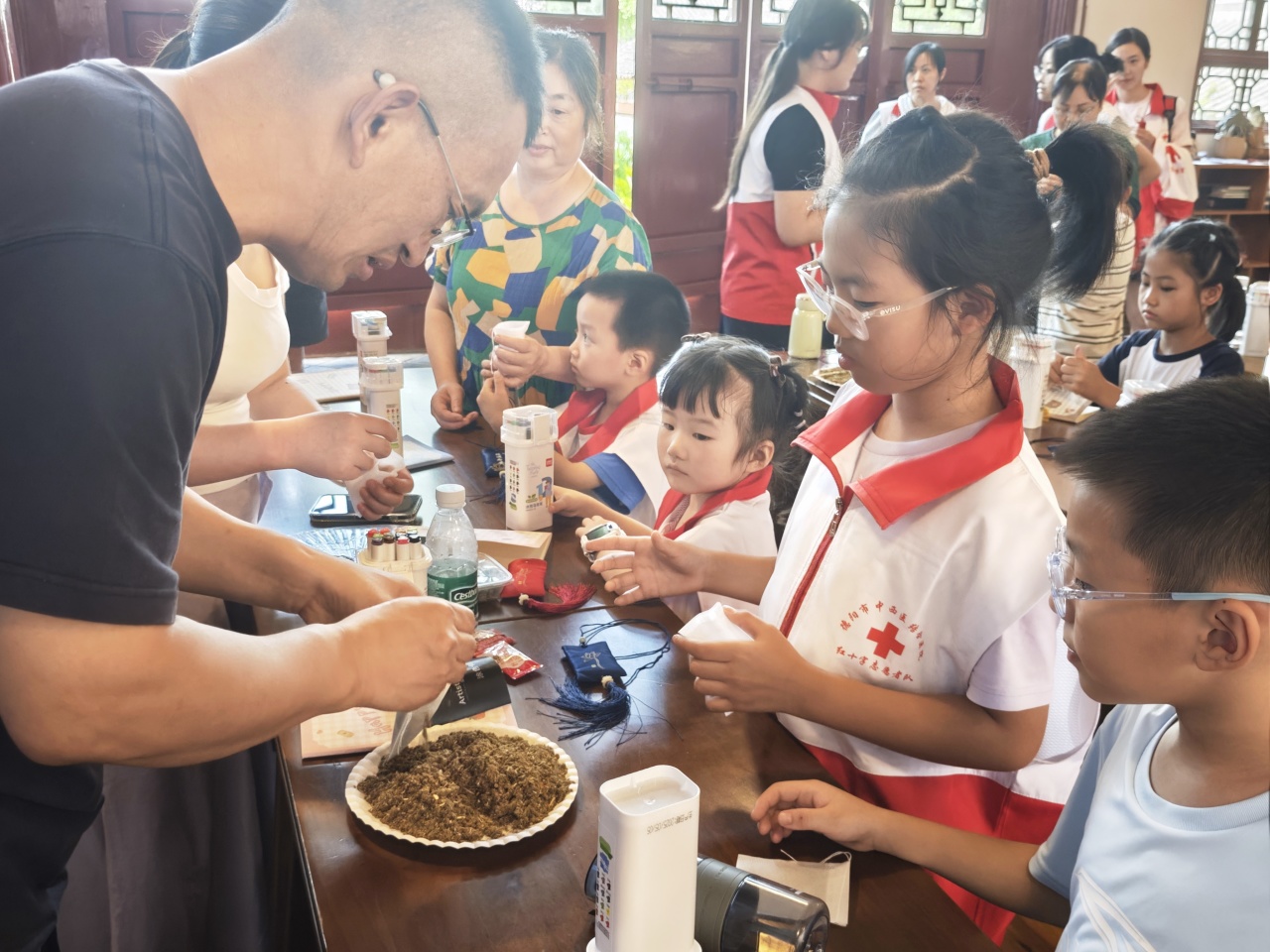 德阳文庙国医书院携手成都中医药大学附属医院德阳医院共办“医路童行”亲子活动 (图10) 德阳文庙国医书院携手成都中医药大学附属医院德阳医院共办“医路童行”亲子活动 (图10)