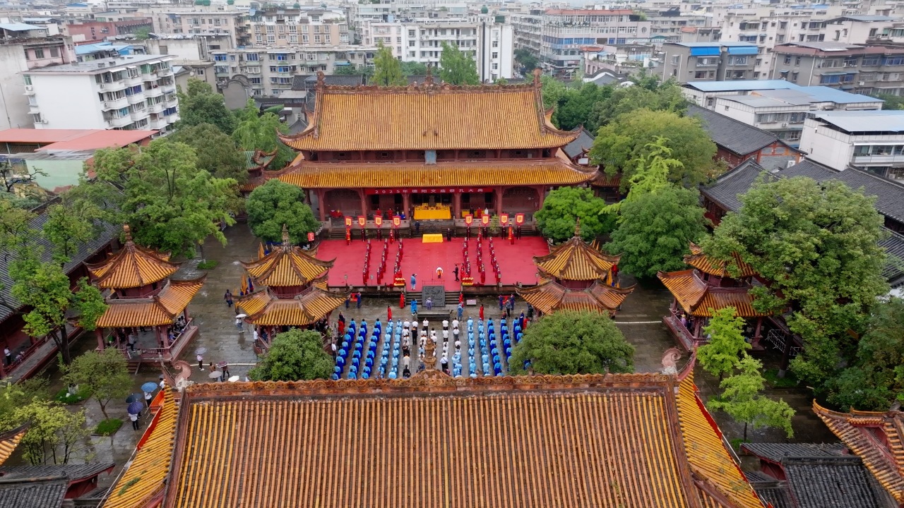 德阳文庙祭孔大典圆满举行:千年礼赞承经典,时代新声传文脉(图1) 德阳文庙祭孔大典圆满举行:千年礼赞承经典,时代新声传文脉(图1)