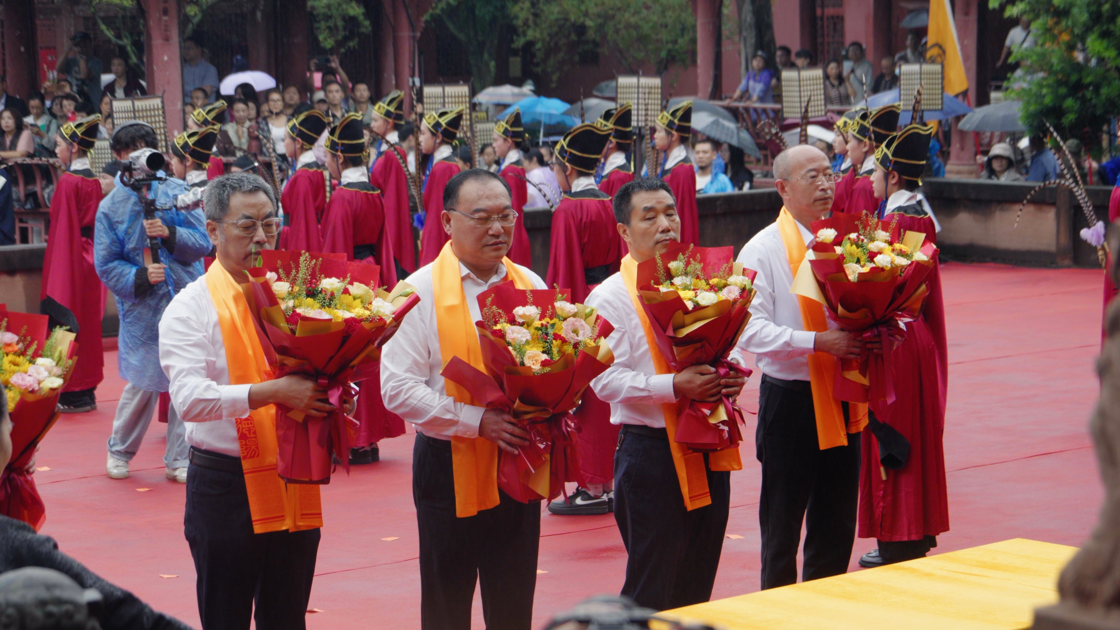 德阳文庙祭孔大典圆满举行:千年礼赞承经典,时代新声传文脉(图3) 德阳文庙祭孔大典圆满举行:千年礼赞承经典,时代新声传文脉(图3)