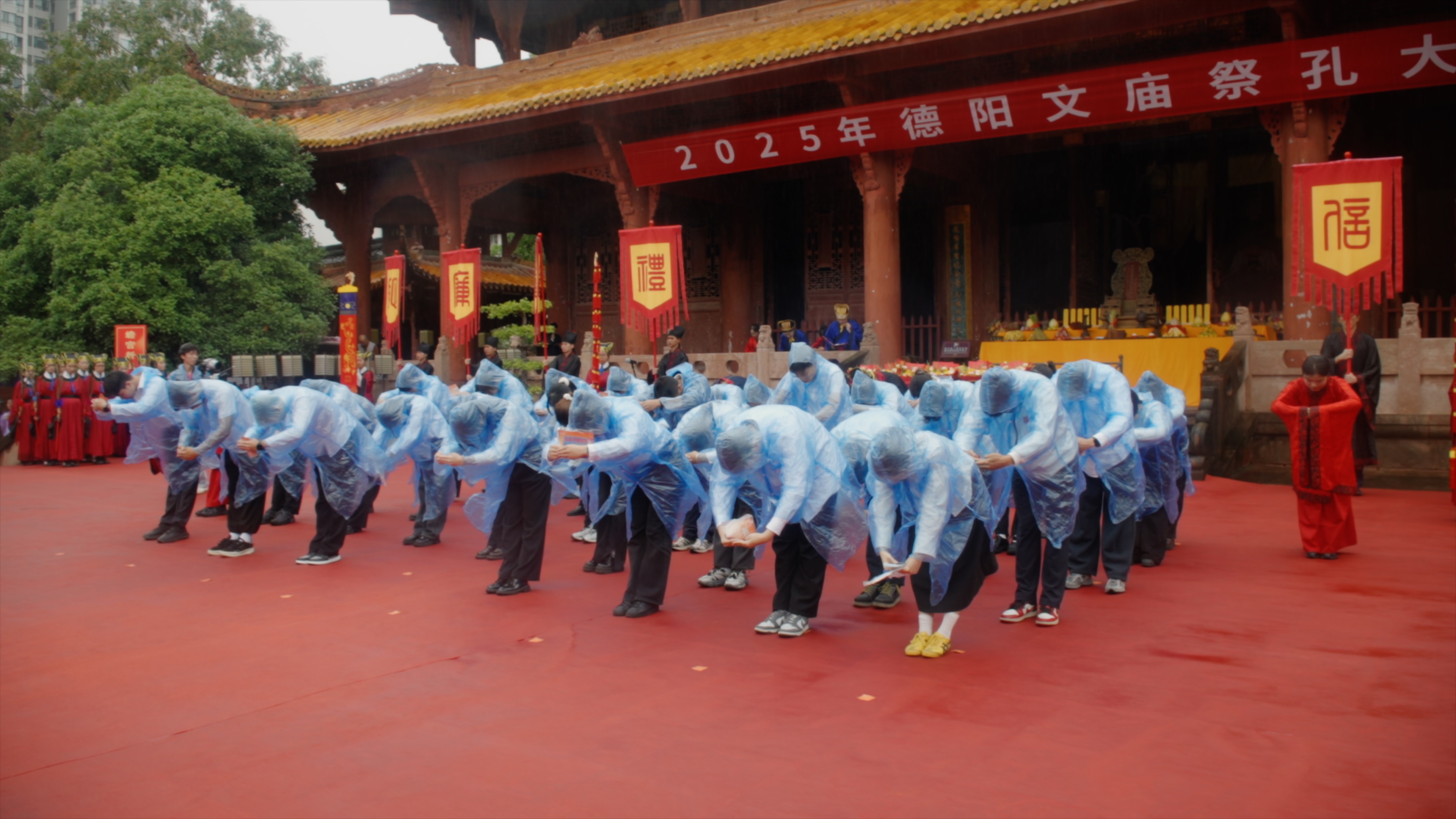 德阳文庙祭孔大典圆满举行:千年礼赞承经典,时代新声传文脉(图15) 德阳文庙祭孔大典圆满举行:千年礼赞承经典,时代新声传文脉(图15)