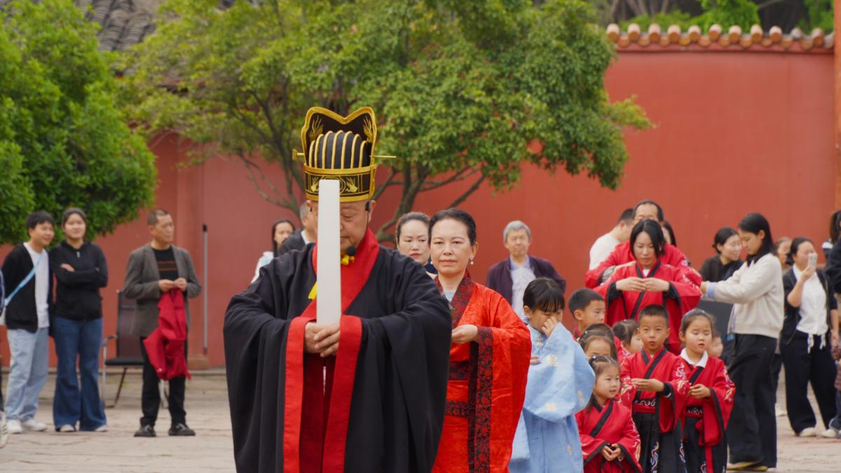 文庙不打烊,潮玩在德阳——“春假、清明”系列传统文化活动圆满落幕(图6) 文庙不打烊,潮玩在德阳——“春假、清明”系列传统文化活动圆满落幕(图6)