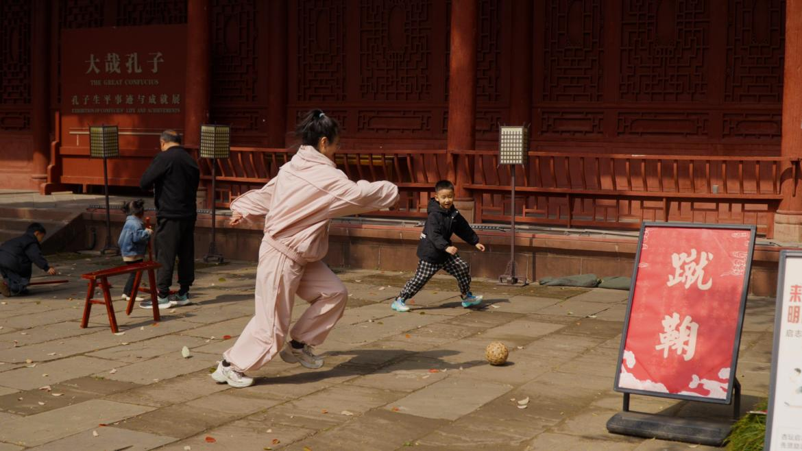 文庙不打烊,潮玩在德阳——“春假、清明”系列传统文化活动圆满落幕(图8) 文庙不打烊,潮玩在德阳——“春假、清明”系列传统文化活动圆满落幕(图8)