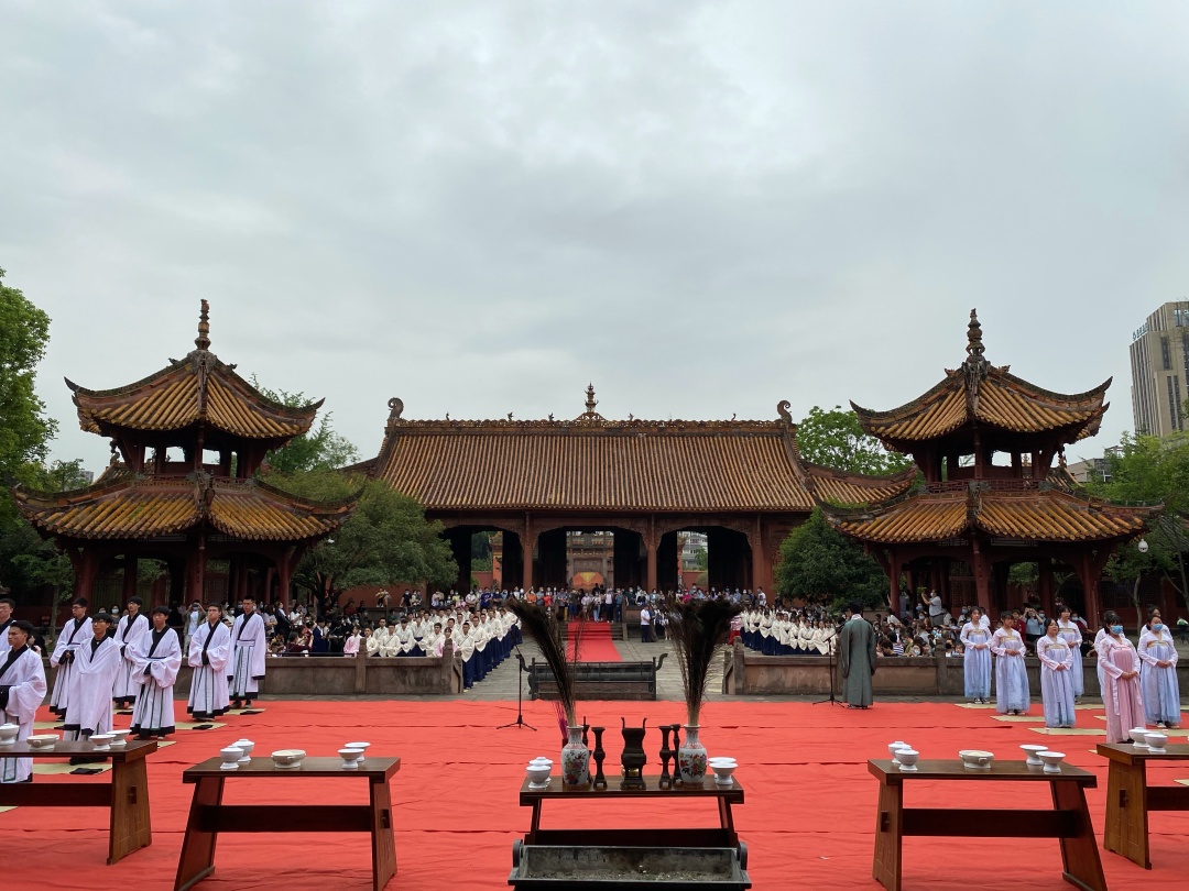 燃爆了,德阳文庙“五四”集体成人礼!(图1) 燃爆了,德阳文庙“五四”集体成人礼!(图1)