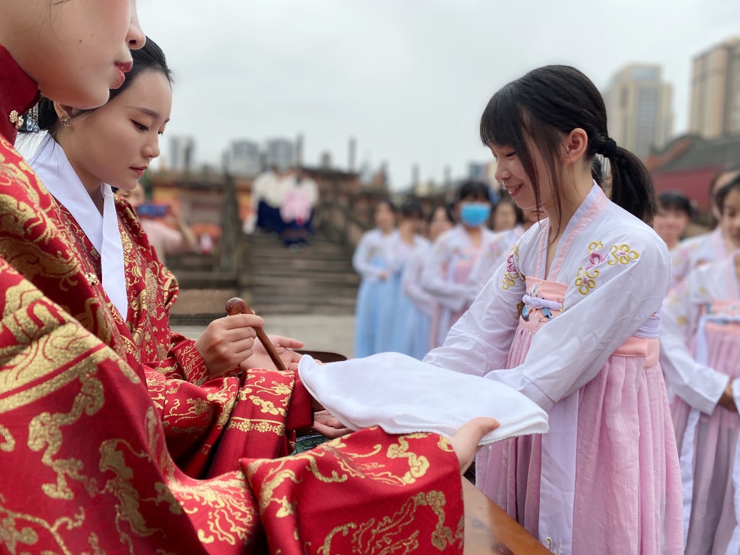 燃爆了,德阳文庙“五四”集体成人礼!(图20) 燃爆了,德阳文庙“五四”集体成人礼!(图20)