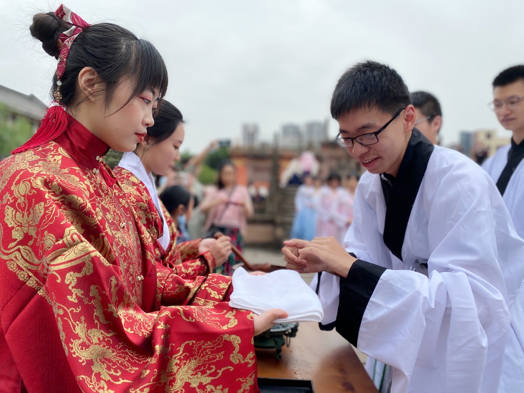 燃爆了,德阳文庙“五四”集体成人礼!(图19) 燃爆了,德阳文庙“五四”集体成人礼!(图19)