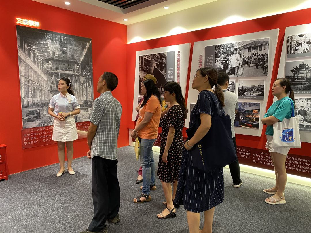 德阳市博物馆组织干部职工参观德阳市庆祝中国共产党成立100周年主题展览(图2) 德阳市博物馆组织干部职工参观德阳市庆祝中国共产党成立100周年主题展览(图2)