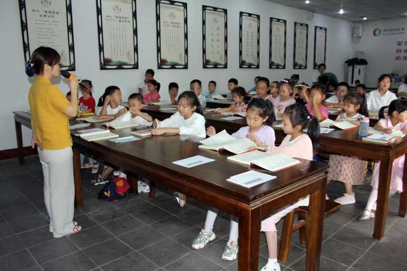 德阳文庙第二季“仰圣贤·诵经典” 公益课堂正式开课(图2) 德阳文庙第二季“仰圣贤·诵经典” 公益课堂正式开课(图2)