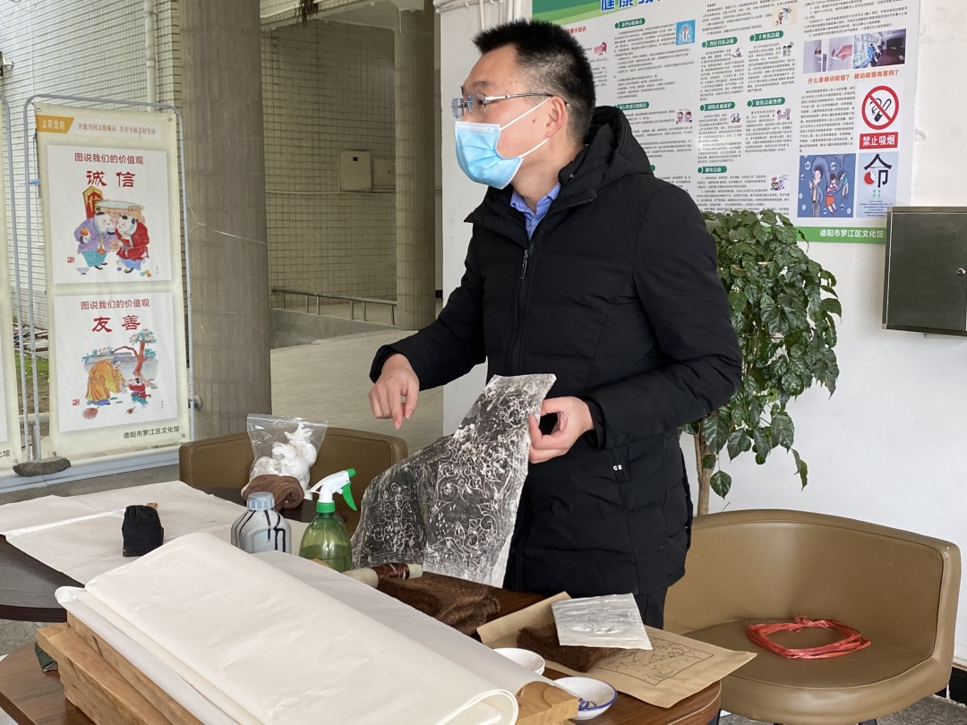 德阳市博物馆和罗江区图书馆联合举办 “承古拓新迎元旦”活动(图2) 德阳市博物馆和罗江区图书馆联合举办 “承古拓新迎元旦”活动(图2)