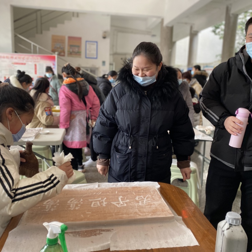 德阳市博物馆和罗江区图书馆联合举办 “承古拓新迎元旦”活动(图4) 德阳市博物馆和罗江区图书馆联合举办 “承古拓新迎元旦”活动(图4)
